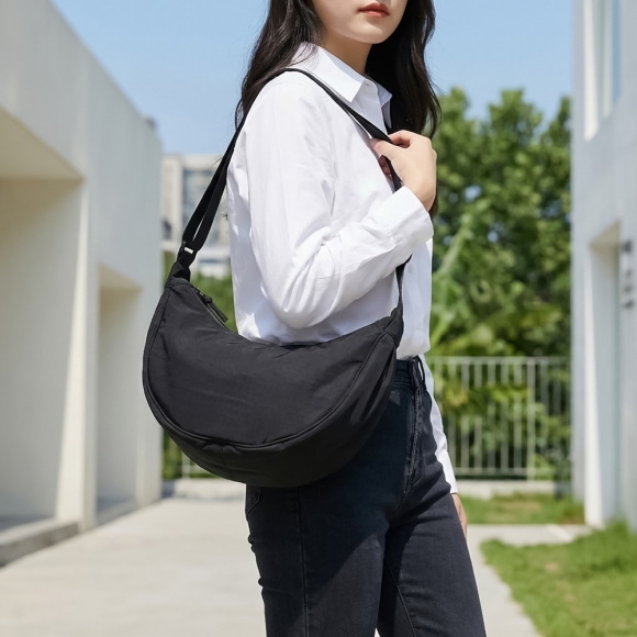 데일리 반달 크로스백(블랙)